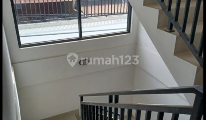 Rumah Kost Strategis Cocok Untuk Investasi, Passive Income, Jarang Ada Bangunan Baru, Dekat Sekolah, Dekat Transportasi Umum, Dekat Pusat Perbelanjaan, Dekat Tol, Dekat Rumah Sakit, Dekat Tempat Ibadah, Pusat Bisnis Di Kelapa Gading