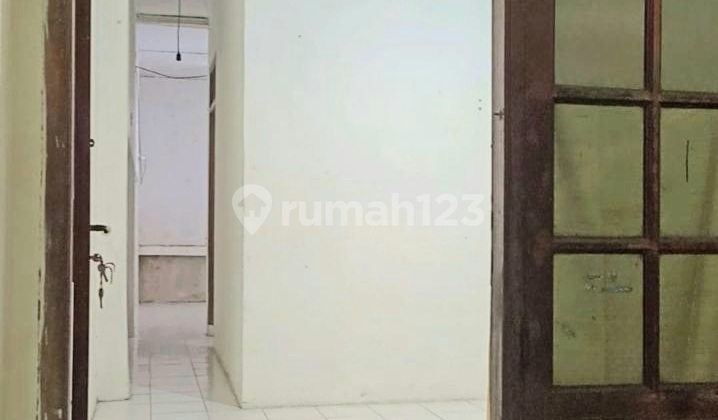 1st Floor House, Ready to Occupy, Strategic Location, Near Hospital, Near Shopping Center, Near Public Transportation, Near Places of Worship, Business Access in Bendungan Hilir, Central Jakarta.