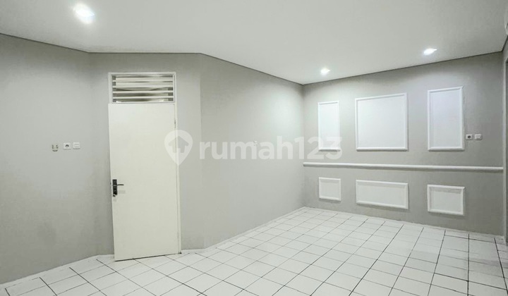 Jarang Ada Rumah Siap Huni, Murah, Bersih, Nyaman, Aman, Strategis, Dekat Sekolah, Dekat Pusat Perbelanjaan, Dekat Transportasi Umum, Dekat Tol, Dekat Rumah Sakit, Dekat Tempat Ibadah di Kelapa Gading 2