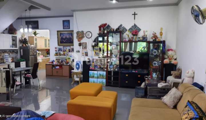 Affordable 3-Story House, Strategic Location, Comfortable, Safe, Spacious, Near Schools, Near Shopping Centers, Near Hospitals, Near Toll Roads, Near Public Transportation in Sunter Indah, North Jakarta