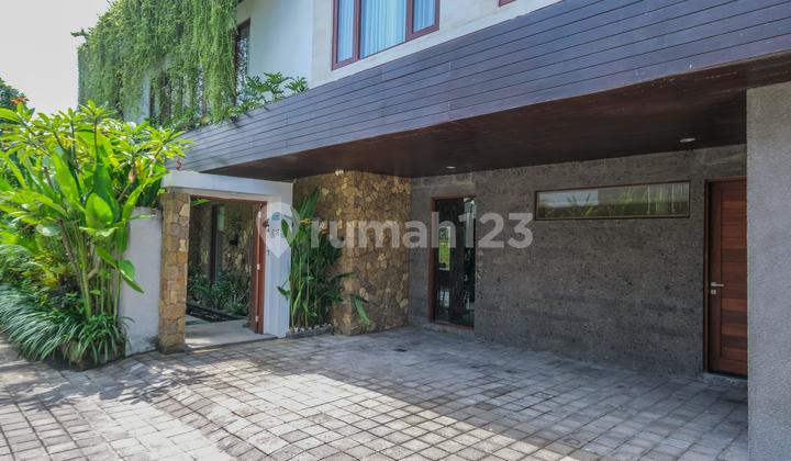 Luxury Villa in Cemagi Bali Tourist Area, with Views of the Sea, Rice Fields, and Mountains Luxury Villa in Cemagi Bali Tourist Area, with Views of the Sea, Rice Fields, and Mountains