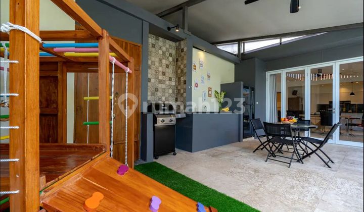 Villa Operasional Kerobokan Kelod Bali, Kawasan Wisata Ramai