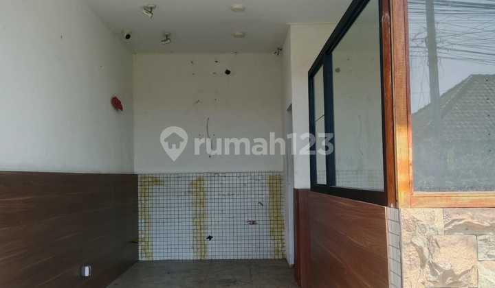 Busy Tourist Area Shop Jl Tegal Gundul Tibubeneng Canggu Bali