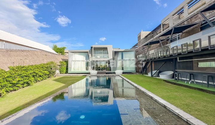 Villa Mewah Tumbak Bayuh Canggu, View Pemandangan Hijau