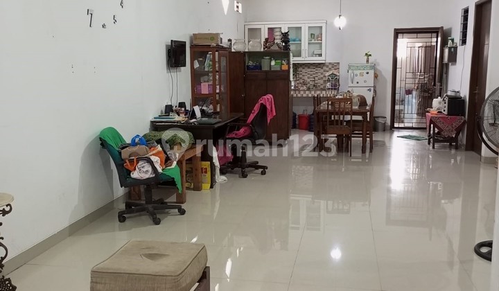 For Sale: House & boarding rooms, located in the heart of South Jakarta, highly strategic for both residential living and boarding business.