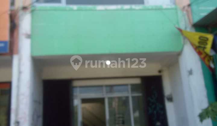 ******** Pinggir Jalan Limo