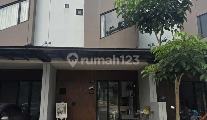 Rumah Baru Dua Lantai Pradja Nirbana Living Serpong