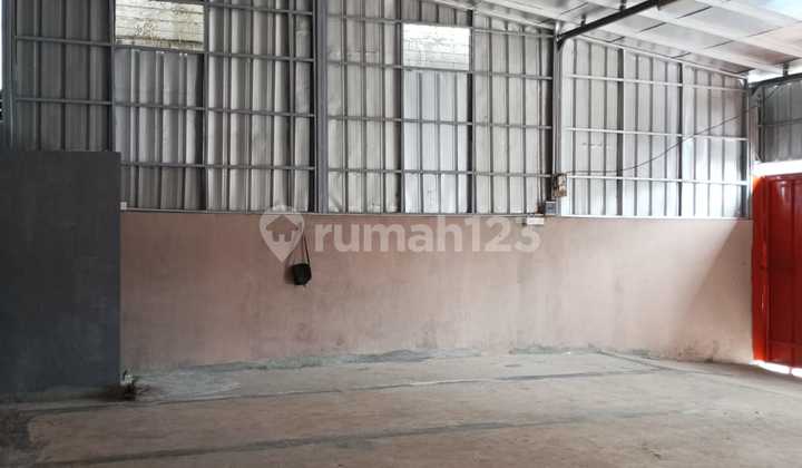 New Building Shop House by the Roadside in Seikaya Depok 2