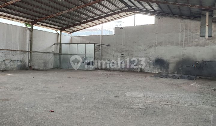 For Rent Ex-Showroom and Warehouse Sudirman Bandung For Rent Ex-Showroom and Warehouse Sudirman Bandung