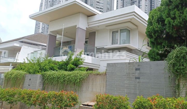 Dijual Rumah Exclusive di Central Park SHM