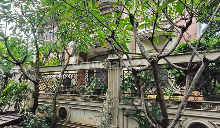 Rumah, 2 Lantai, SHM, Dekat Landmark, Siap Huni, 2