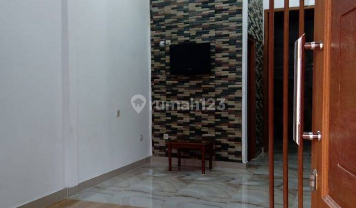 Dijual Cepat - Lokasi Rumah +/- 500 M dari pintu tol Sawangan - Antasari - Rumah dalam Cluster - Ada halaman/kebon di lt 2 - Tempat cuci dan jemur di lantai 2 & 3 - Kamar berjendela menghadap ke luar rumah - Sirkulas udara sangat bagus - Siap huni 2