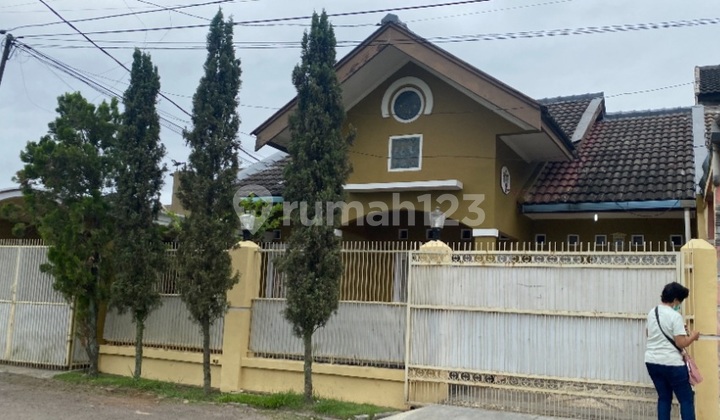 Rumah Tinggal Nyaman Akses Utama Kompleks Di Sudut 1