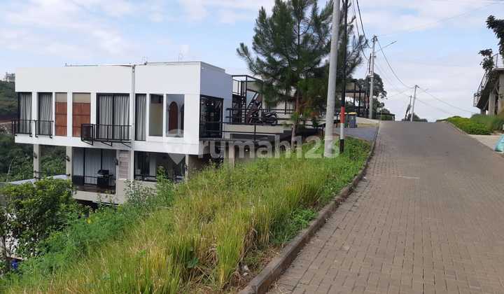 Luxury Villa for Sale with Great View in Dago Village, Bandung