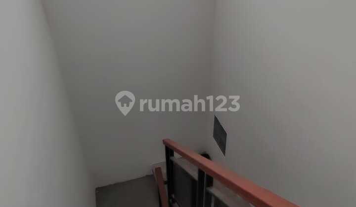 Dijual Rumah Bangunan Baru Daerah Turangga 2