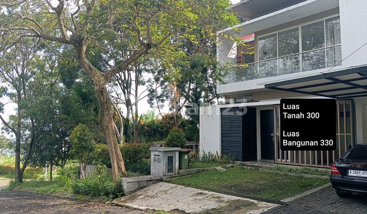House / Villa with a Good View in Dago Bandung