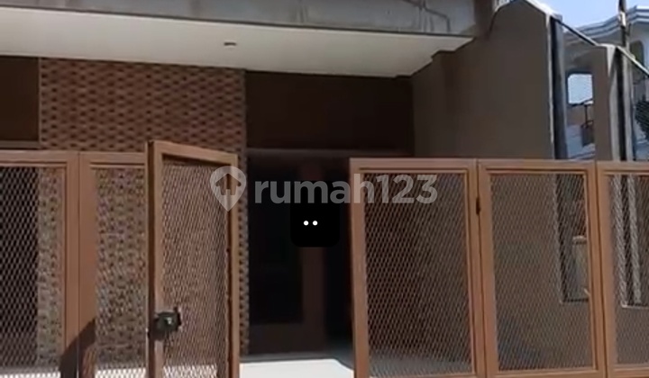 Modern Minimalist House Strategic Location Near Tegalega Moh Toha Bypass Bandung