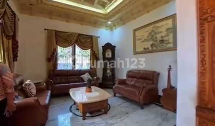 Dijual Rumah 3 Lantai di Permata Buana - LT 565 M², Hoek, SHM