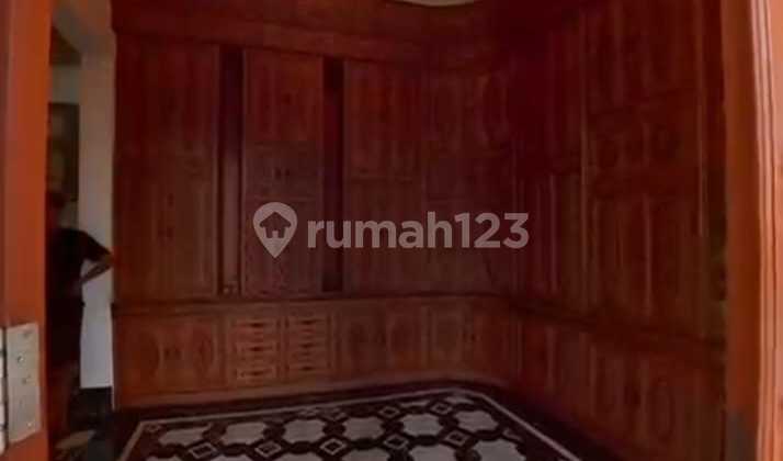 Dijual Rumah 3 Lantai di Permata Buana - LT 565 M², Hoek, SHM 2