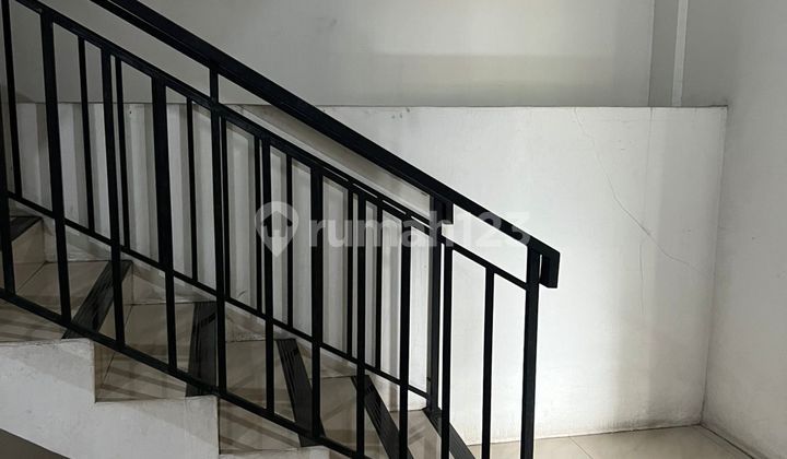 Rumah, 3 Lantai, di Kedoya Baru Jakarta Barat 2