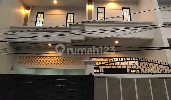 Dijual Rumah di Daan Mogot Real Estate - LT 180 M², SHM, Siap Huni