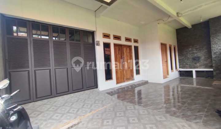 3-Story Spacious House on Jl Cicalengka Antapani – 6br, Certificate, Price 1.6m Negotiable