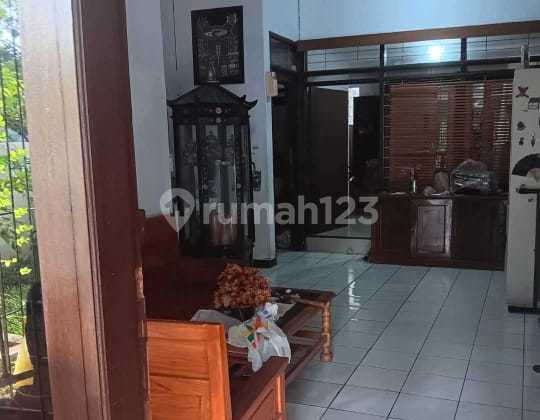 For Sale: House in Kawaluyaan Indah