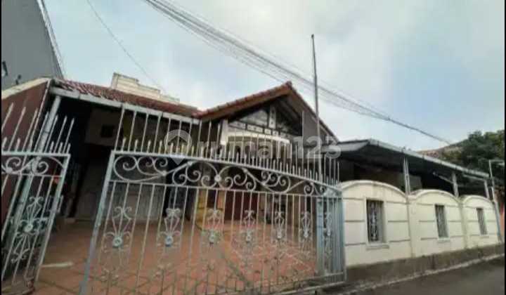 Dijual Rumah Besar Di Tengah Kota