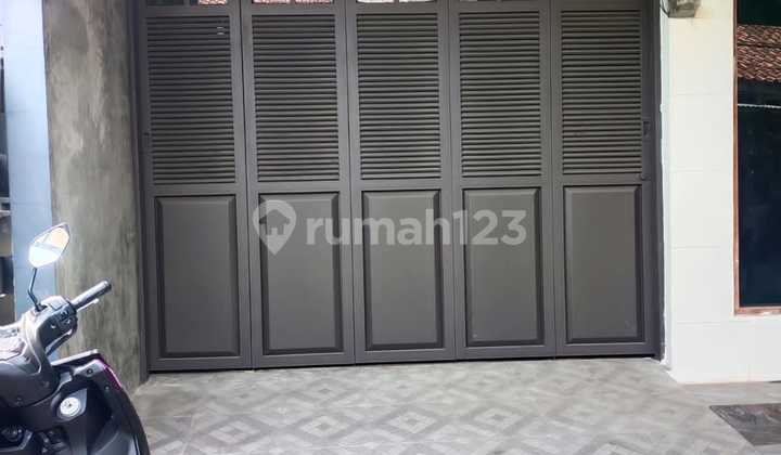 3-Story Spacious House on Jl Cicalengka Antapani – 6br, Certificate, Price 1.6m Negotiable 2