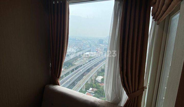 Apartment Full Furnished Grand Kamala Lagoon lantai atas dengan city view Bekasi, dijual cepat BU