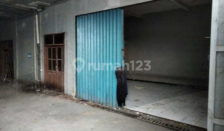 Clean warehouse ready for occupancy in the Rancaekek Majalaya area. Clean warehouse ready for occupancy in the Rancaekek Majalaya area.