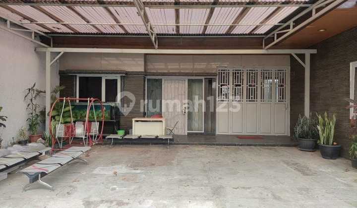 2-Story Warehouse Former fabric warehouse in Sumbersari, Bandung.