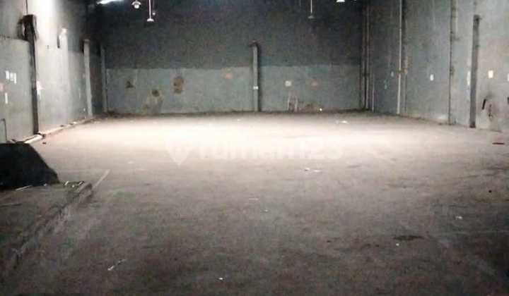 Clean warehouse ready for occupancy in the Rancaekek Majalaya area. Clean warehouse ready for occupancy in the Rancaekek Majalaya area.