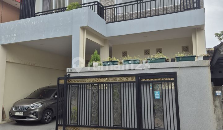Dijual Rumah 2,5Lantai Lingkungan Perumahan yang Nyaman dan Dekat Pusat Kota
