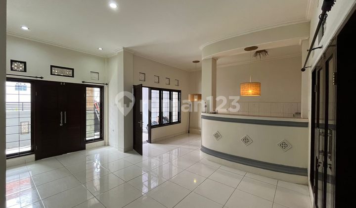 Disewakan Rumah 2 Lantai 2