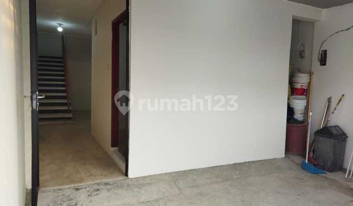 Turun Harga!! Passive Income 6 Juta/bulan – Kos Produktif 8 Kamar Turun Harga!! Passive Income 6 Juta/bulan – Kos Produktif 8 Kamar