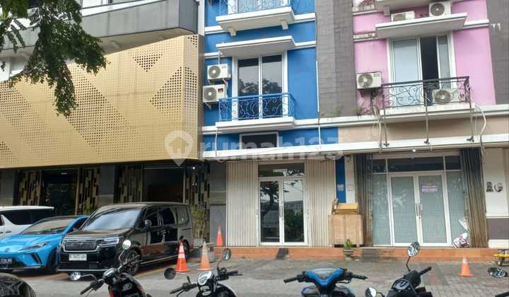 Urgent sale: 3-story shop house in LAgricola Gading Serpong, strategic location.