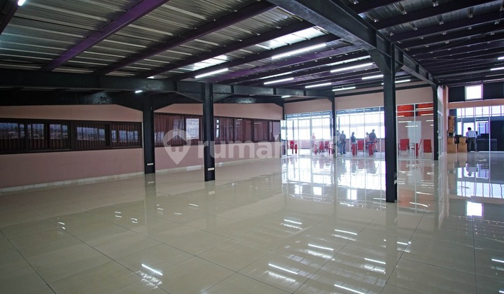 Ready-to-use luxury building in the Cimahi Mainroad Cimindi area.