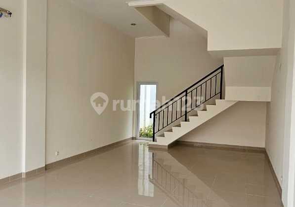Magna Summarecon Bandung shop house strategically located near the main highway.