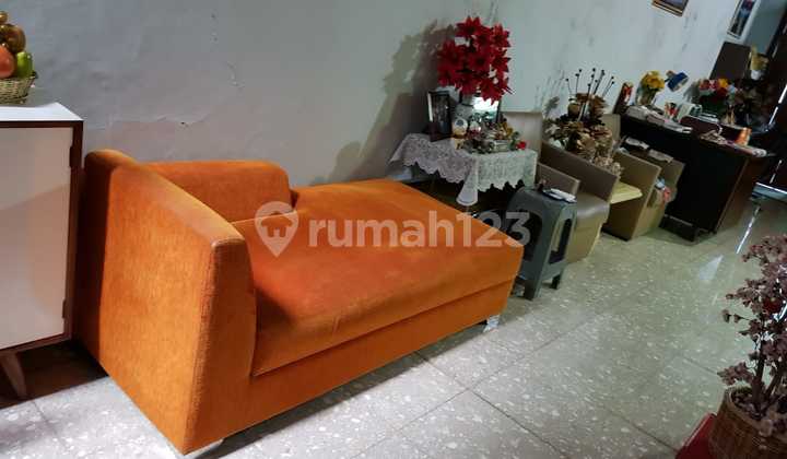 Strategic shop house for investment or business on the main road in Ciamis city. 2