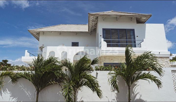 Villa Furnished With Spectacular Sunset Spot in Nusa Dua Bali