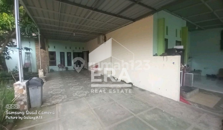 Rumah terawat hadap barat,dengan kavling luas,nyaman dan tenang cocok untuk hunian keluarga