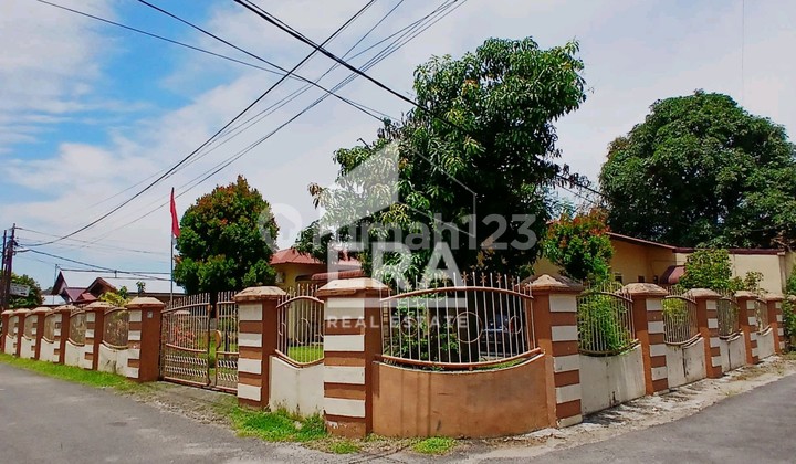 Rumah dengan lahan kosong Luas posisi hook Rumah dengan lahan kosong Luas posisi hook