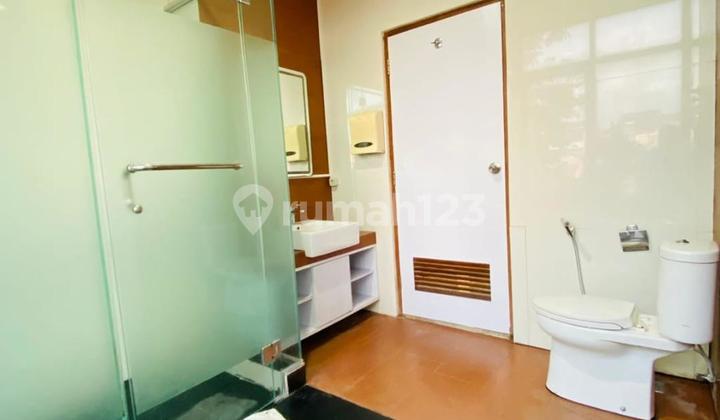 Rumah 4 Lantai Tipe Mezanine di Kemang Selatan. Furnished. 2