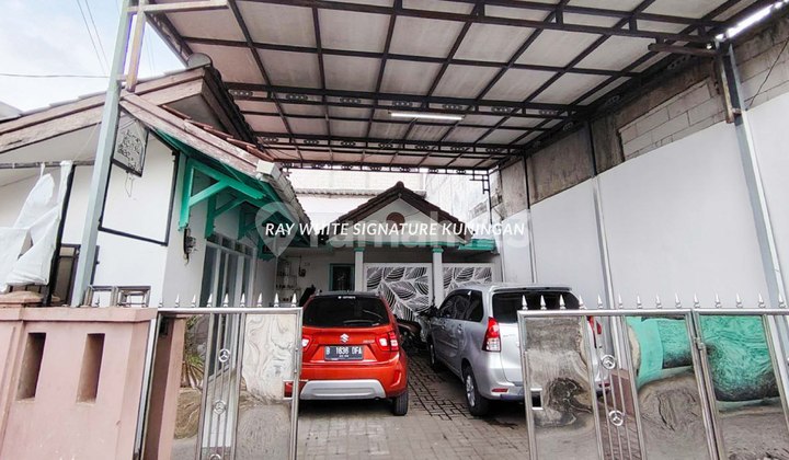 For Sale Well-Maintained Old House in a Strategic Location on Jeruk Street, Jagakarsa.