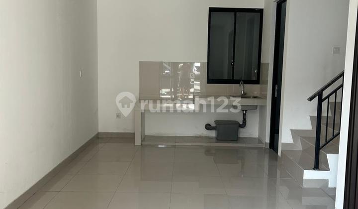 Disewakan Rumah di Kuningan Village, Pantai Indah Kapuk 2 2
