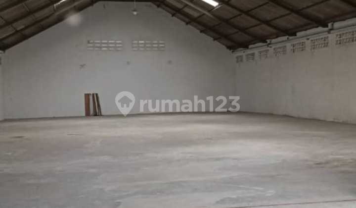 Warehouse for Rent, 475 m2, Next to Seota Airport.