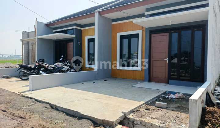 Selling Modern Minimalist Houses Cheap and on Promotion. 2