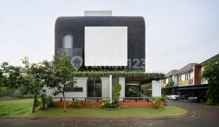Beautiful House in Kireina Park BSD 3 Floors Good Ready to Occupy 2