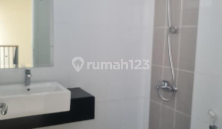 RUMAH CANTIK MINIMALIS DI GADING SERPONG 2 LANTAI BAGUS SIAP HUNI 2
